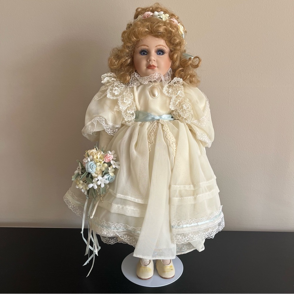 Seymour Mann Connoisseur Porcelain Doll 17 Inch Vintage 1990s